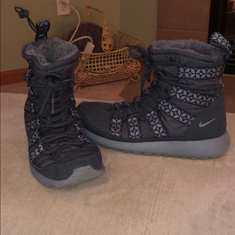 Women’s Nike Roshe Boots